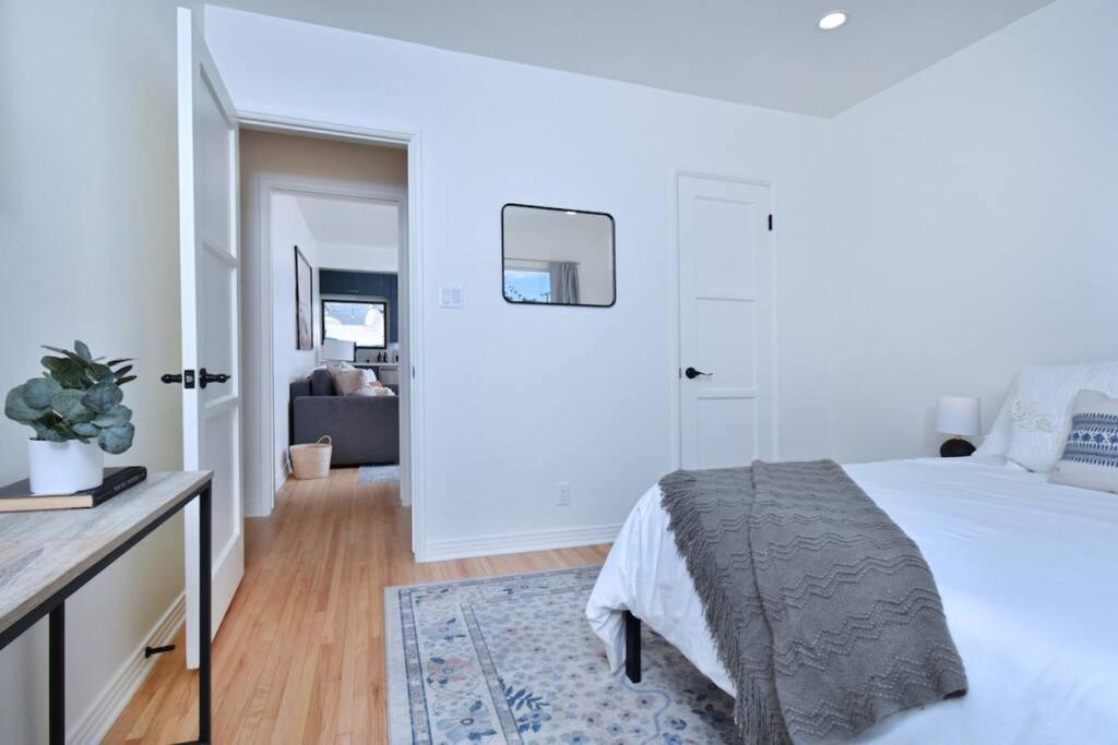 Beautiful 3 Bed With A Large Back Yard Outdoor Space Holiday home Los Angeles