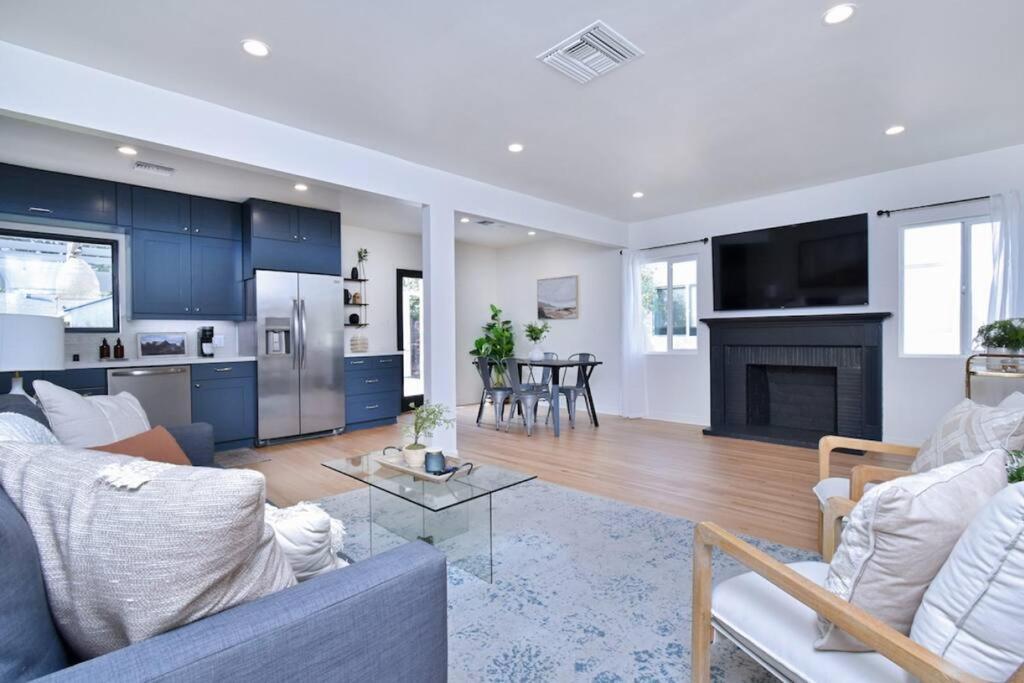Beautiful 3 Bed With A Large Back Yard Outdoor Space *