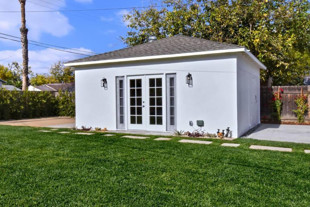 Holiday home Beautiful 3 Bed With A Large Back Yard Outdoor Space Los Angeles