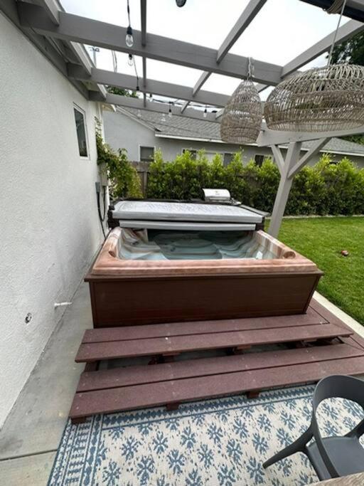 Beautiful 3 Bed With A Large Back Yard Outdoor Space * Los Angeles