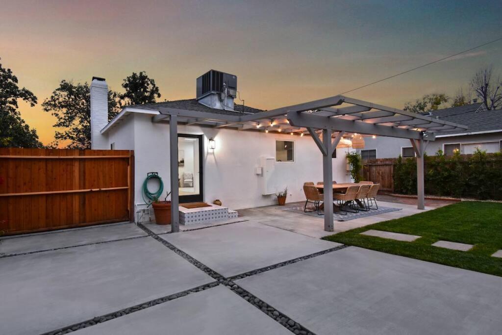 Beautiful 3 Bed With A Large Back Yard Outdoor Space Los Angeles