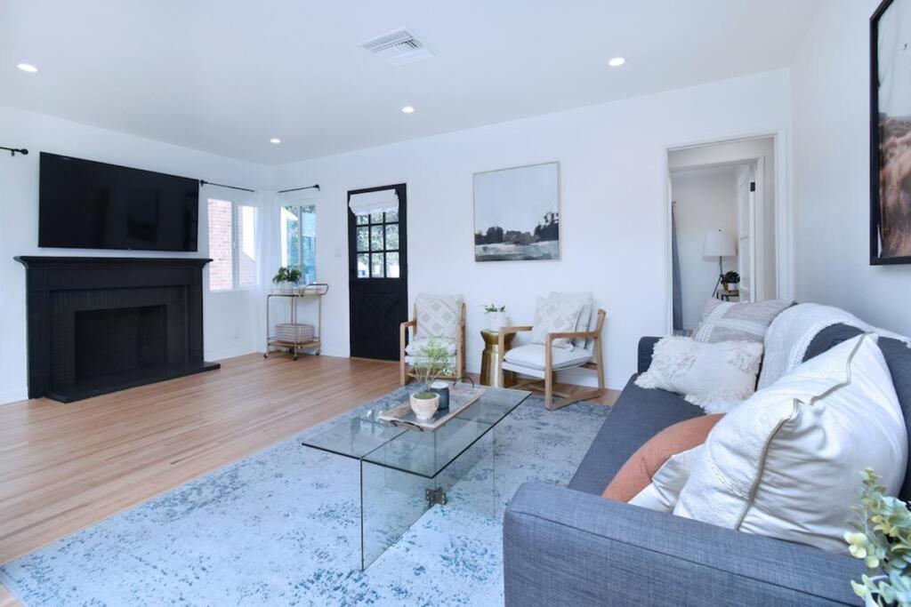 Beautiful 3 Bed With A Large Back Yard Outdoor Space Los Angeles