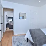 Beautiful 3 Bed Home With A Large Back Yard Outdoor Space