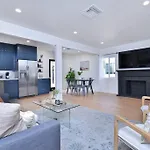 Beautiful 3 Bed Home With A Large Back Yard Outdoor Space