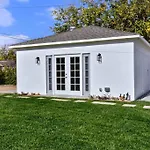 Beautiful 3 Bed Home With A Large Back Yard Outdoor Space