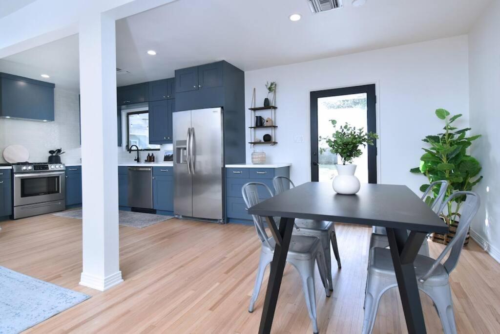 Beautiful 3 Bed With A Large Back Yard Outdoor Space Hébergement de vacances