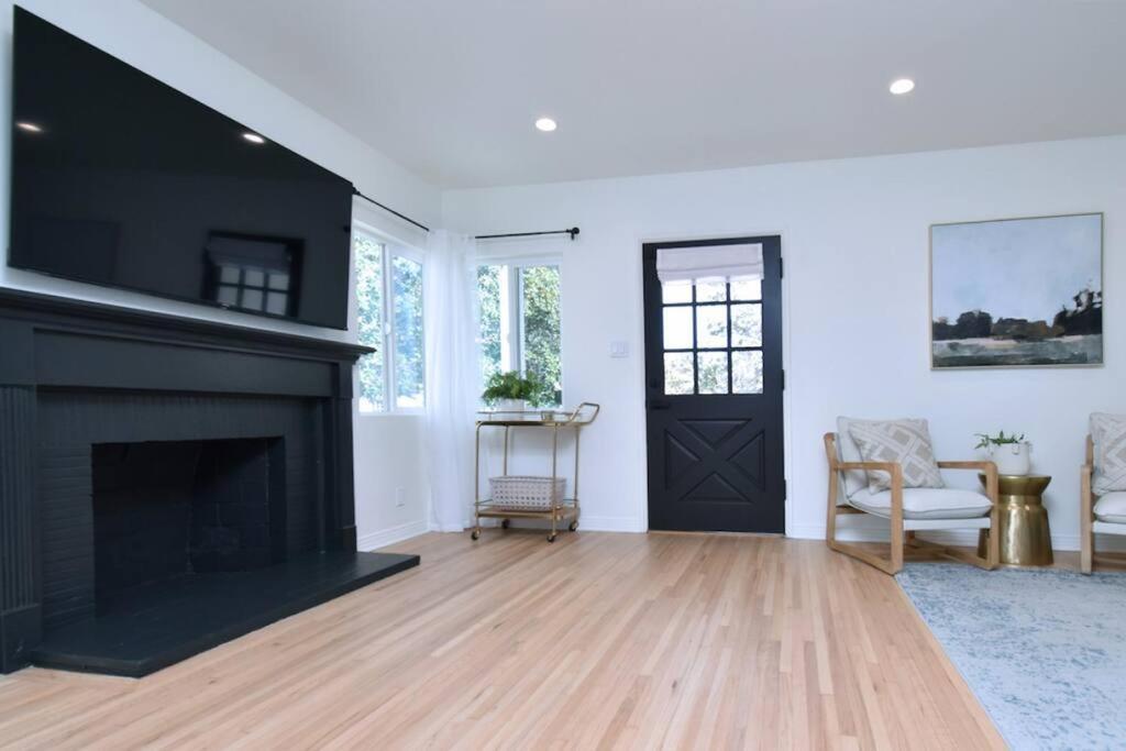 Beautiful 3 Bed With A Large Back Yard Outdoor Space Hébergement de vacances *